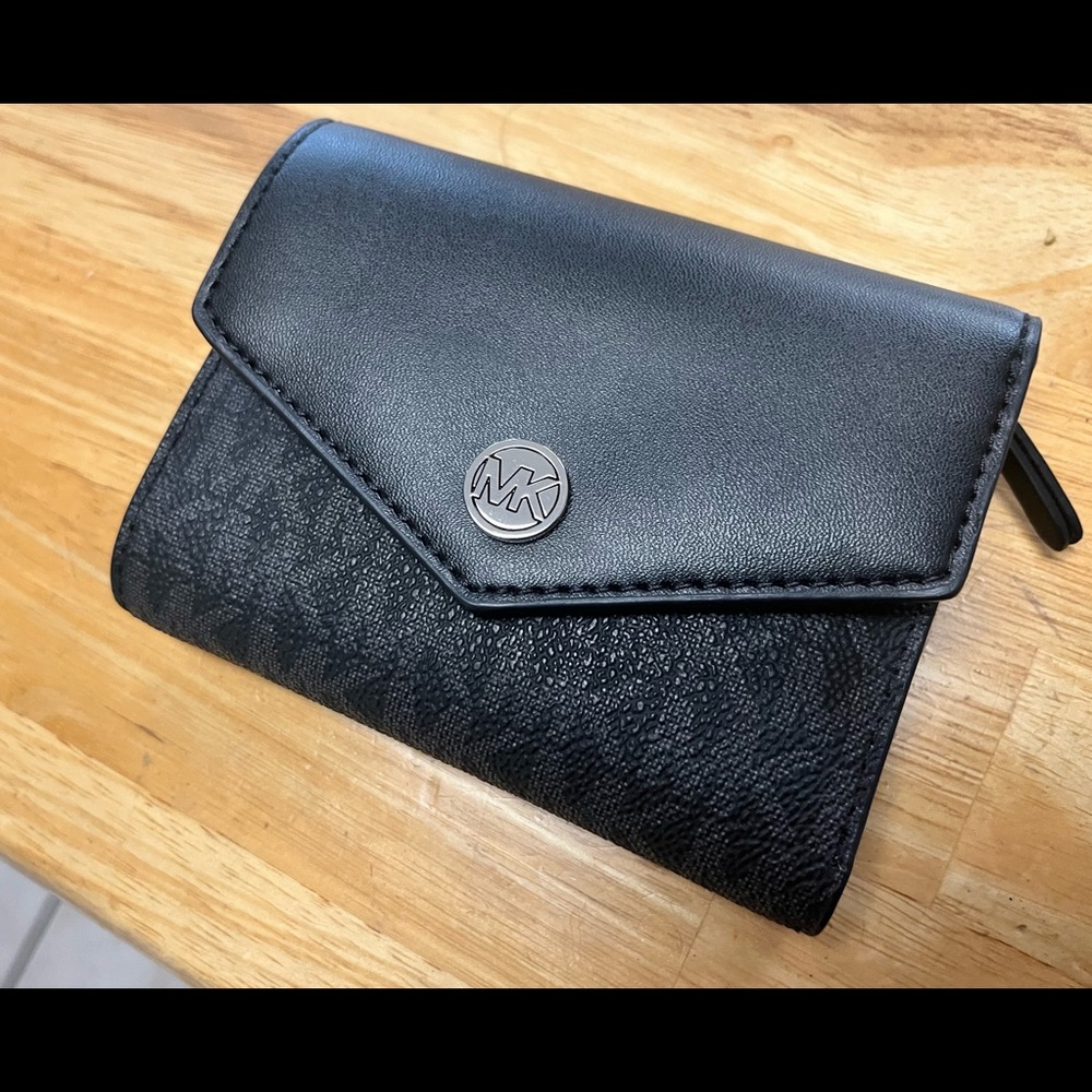 Micheal Kors wallet